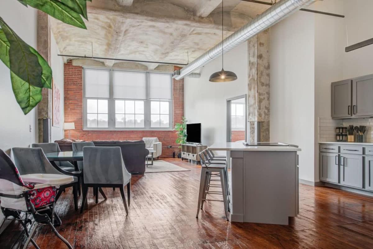 2Br 2Ba Spacious Historic Loft With Gym By Envitae Kansas City Exterior photo
