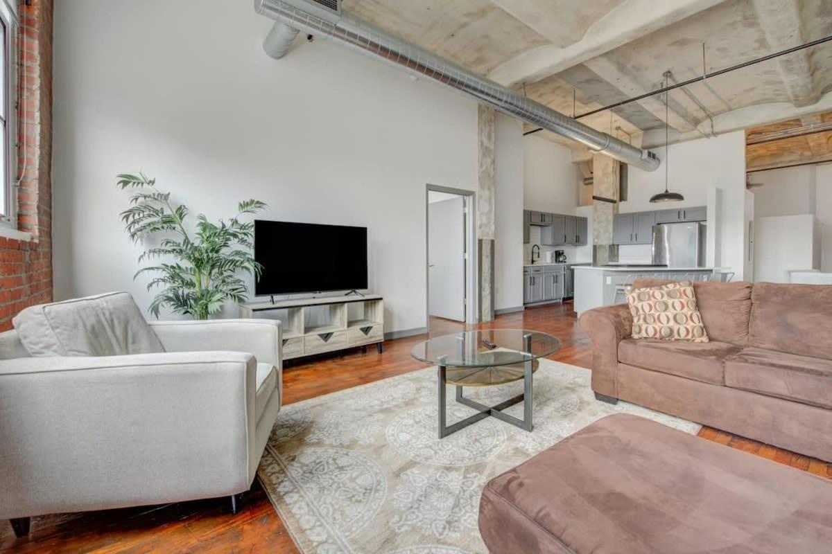2Br 2Ba Spacious Historic Loft With Gym By Envitae Kansas City Exterior photo