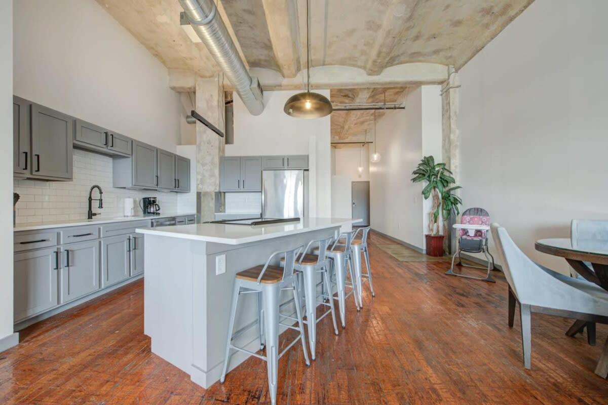 2Br 2Ba Spacious Historic Loft With Gym By Envitae Kansas City Exterior photo